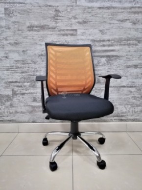 Кресло Barneo K-138 для персонала (черная ткань оранжевая сетка) в Первоуральске - pervouralsk.mebel-74.com | фото